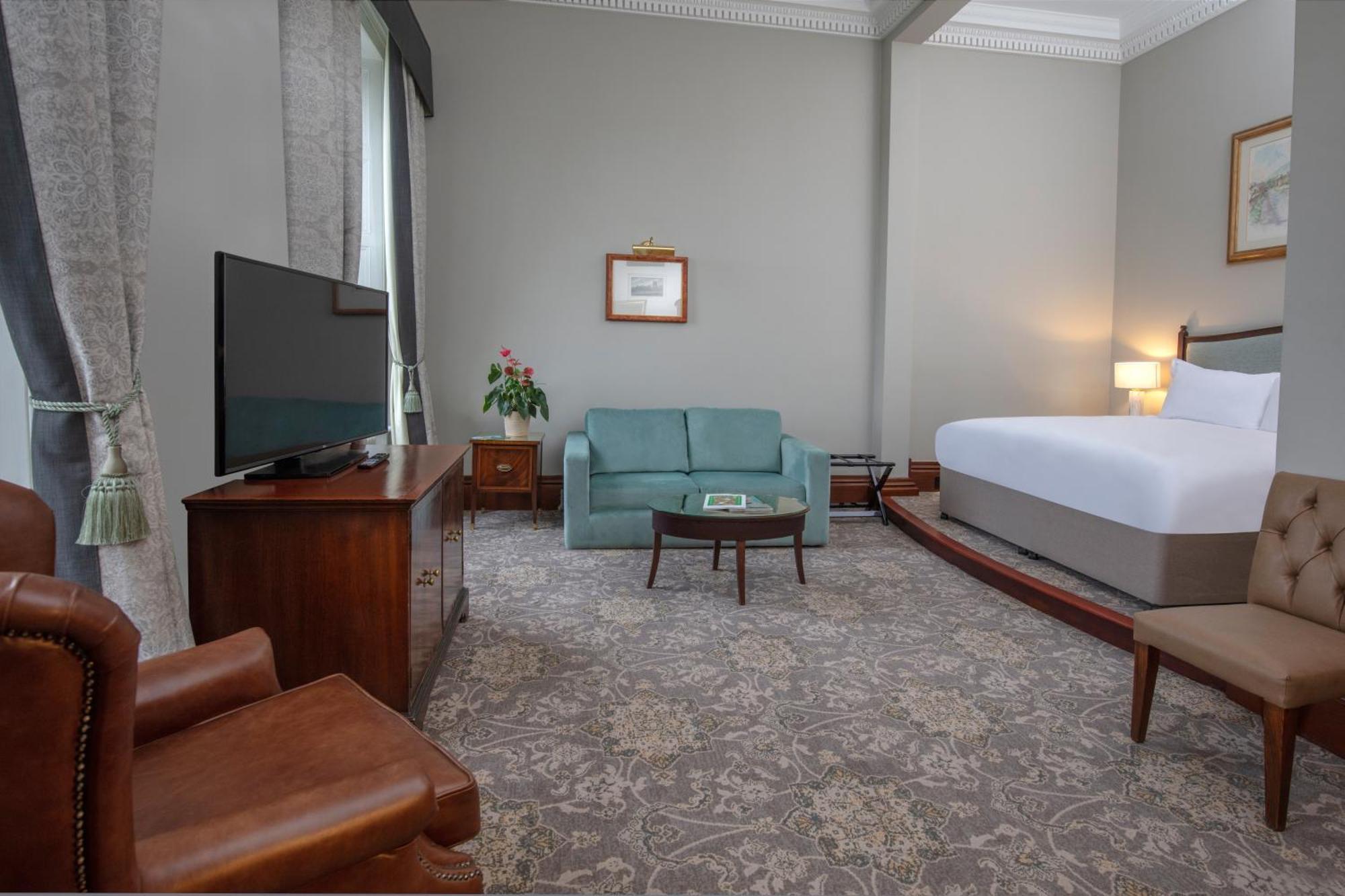 Oulton Hall Hotel, Spa & Golf Resort Leeds  Rom bilde