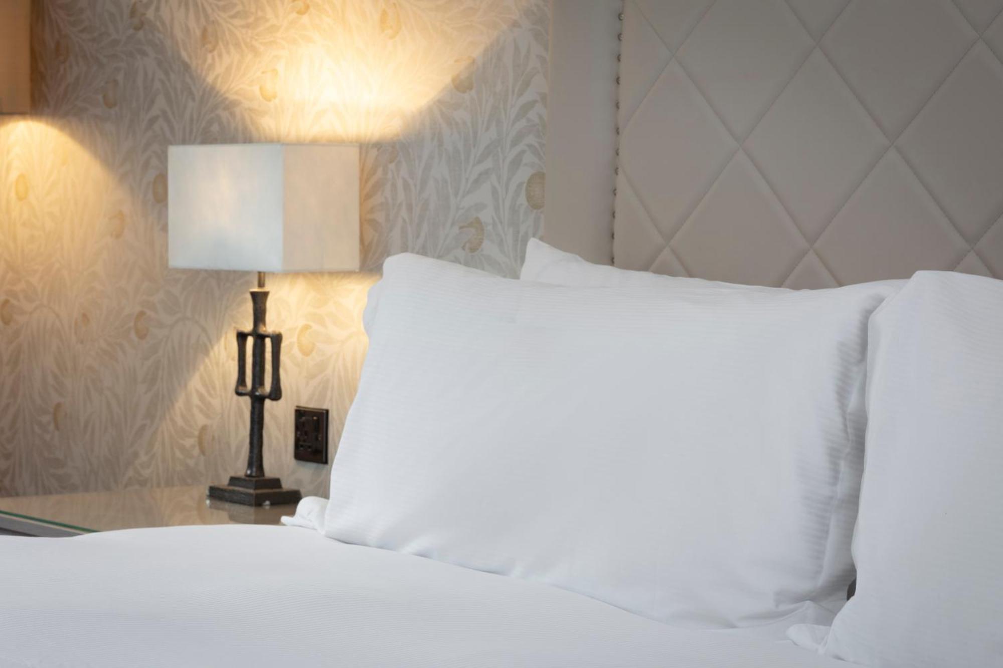 Oulton Hall Hotel, Spa & Golf Resort Leeds  Rom bilde